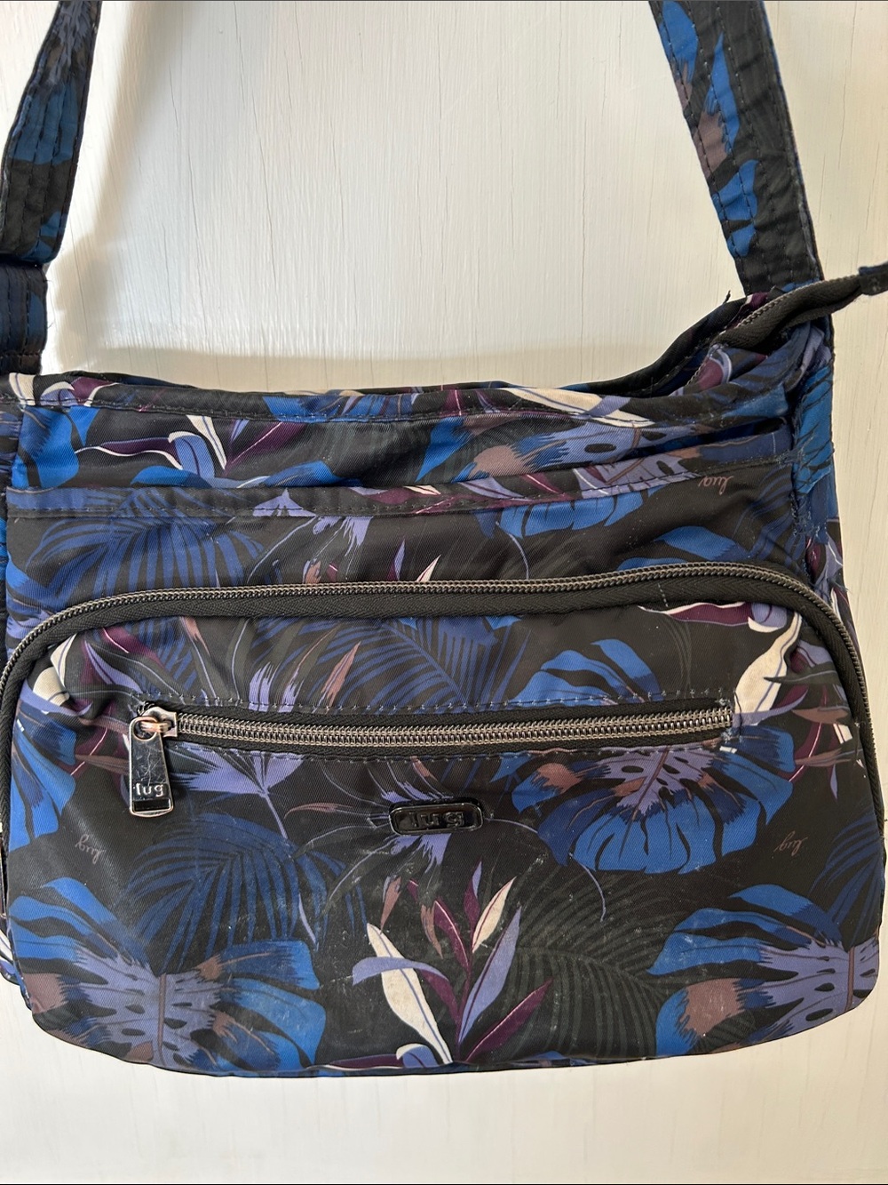 Lug Shimmy cross body bag.